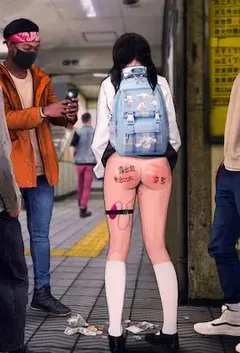 我的美母变成机器人后好像无所不能