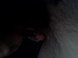 射嘴里了