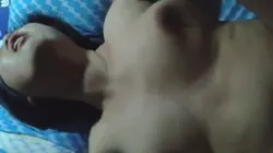 颜射露脸丰满骚逼老婆，射脸上