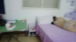 嫂子刚刚被大哥搞完，洞里还有精子，换我来操广告私聊