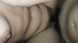 女上位疯狂抽插 00后女友紧致得很