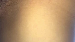 用扩阴器给女友扩逼，捅女友屁眼屎出来了