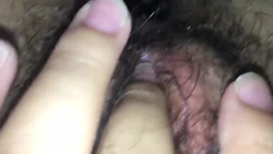 学姐自摸诱惑我 嫩批已经有淫液啦