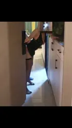 超刺激，人妻在酒店被单男打开门肏，前台就在旁边
