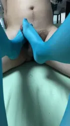 老婆穿着罕见的绿色丝袜 用美脚给我足交射精了！恋足足控必看长春学生！