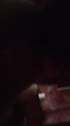 小女友忘情摇摆