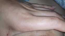 骚货被窝里揉骚奶头