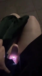 人前露出 旁边有人在唱歌