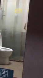 宾馆拍人妻冲凉