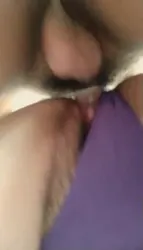 "嗯~好爽~操死我~快操我的小骚逼"