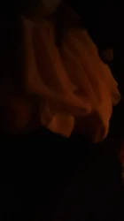 昏黄的床头玩自己的奶子