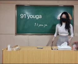 教室里干母狗老师 对白催射
