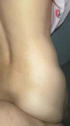 后入31岁骚人妻，水是真的多边插边流