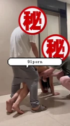 试电梯门口大战嘛.还给路人揩油
