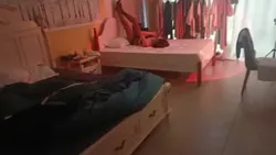 回家发现老婆自己在发骚