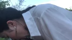 原创  蓝天白云下  老婆也闲不住啊  非得口一下
