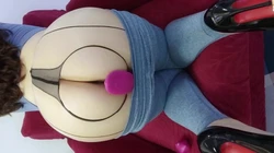 裤里丝 熟女阿姨健身裤里的秘密 塞上遥控跳蛋勾引小狼狗1分25秒验证