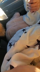 车里把屁屁里塞���尾巴