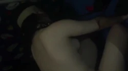 女奴伺候夫妻做爱