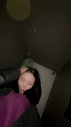 大二学妹和男友看电影途中出厕所偷偷给我口