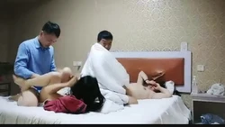 4P，换妻，和兄弟看看谁先射（簡，介最新视频和约炮方式