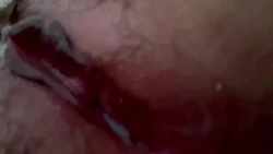 小骚逼自慰，期待各位射屏，积极评论，小骚逼会看。