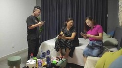探花精选 找了两个熟女阿姨一起玩双飞