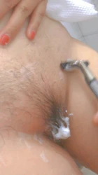 骚妻剃毛忍不住开启全自动