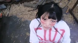 中国留学生背着男友跪���大洋屌！被老外调教成农场公用母狗（进群有偿约炮