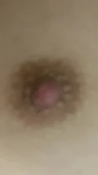 山东00后巨乳女友美乳特写，口爆吞精，这奶子有想玩的吗