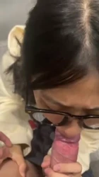 超清纯眼镜JK母狗口交