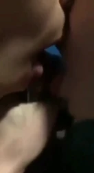 夫妻一块抢吃绿主喷射精液出更多看简