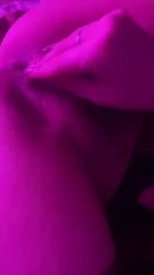 soul 21岁小骚逼宿舍忍不住自慰给哥哥看