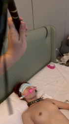 调教08母狗之被单男束缚用震动棒插骚逼，完整版主页