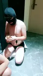 贱狗圣水喝饱 赏赐舔鞋底 3