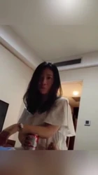小嫂子露脸，嘴里不要身体很诚实