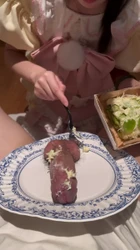 小蛋糕萌妹吃小蛋糕