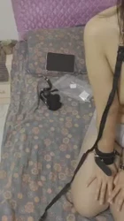 调教极品身材母狗老婆手铐脚铐皮鞭狗链