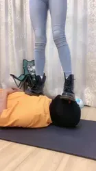 暴力美学 马丁靴踩脸 踩舌头