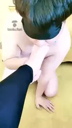 跪舔香脚+深喉+钻胯