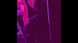 紫色氛围灯下的爱