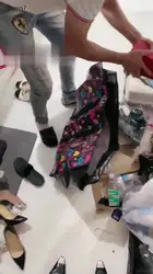 剧情 搬家工人变成家务奴 吃剩饭 打扫卫生