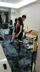 双s踢裆双狗 皮靴VS帆布鞋
