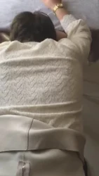 强推皮裙长靴少妇 衣服没脱直接插内射