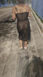 老婆说还是这个衣服凉快，今天又来遛弯