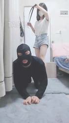 皮带鞭打 踩脖子 耳光