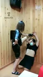 拖鞋体罚耳光扇屁股磕头灭烟