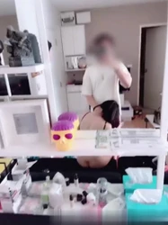 白皙皮肤高挑身材性感翘臀学生范反差少女