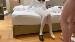 对着白丝妹妹导 硬了直接干进她的小粉穴（完整在简界