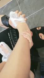 带上妹妹一起玩狗